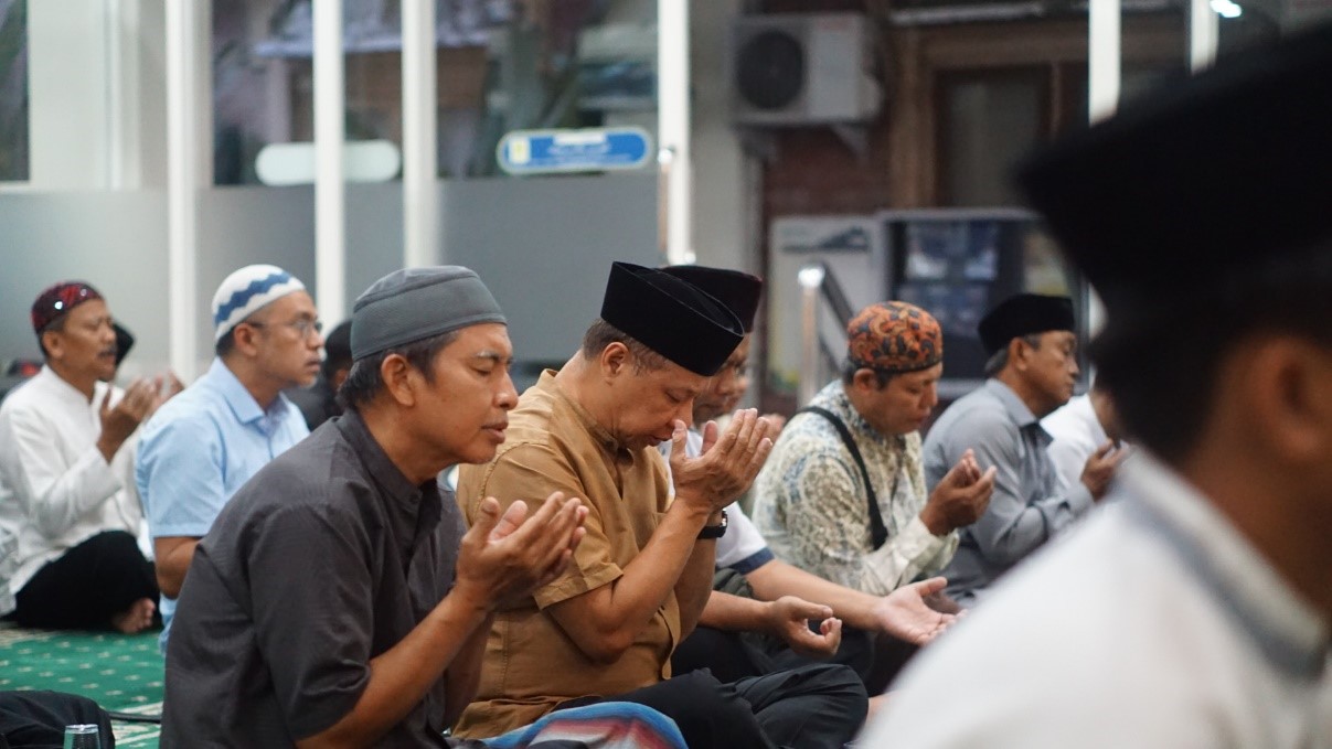 Doa Bersama Hari Arafah, KBIHU Al-Hikam Gelar Istighosah di Masjid Ghozali