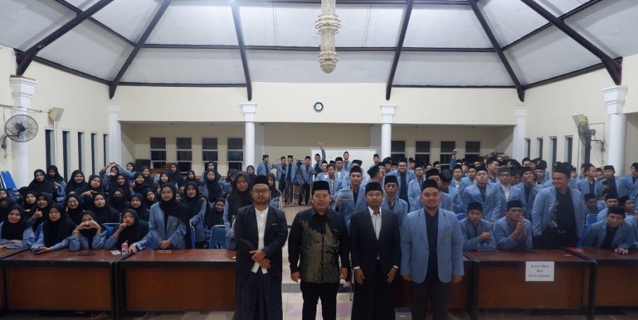 Asah Potensi Santri: Pelatihan Public Speaking Meriahkan  Tanbihul Am