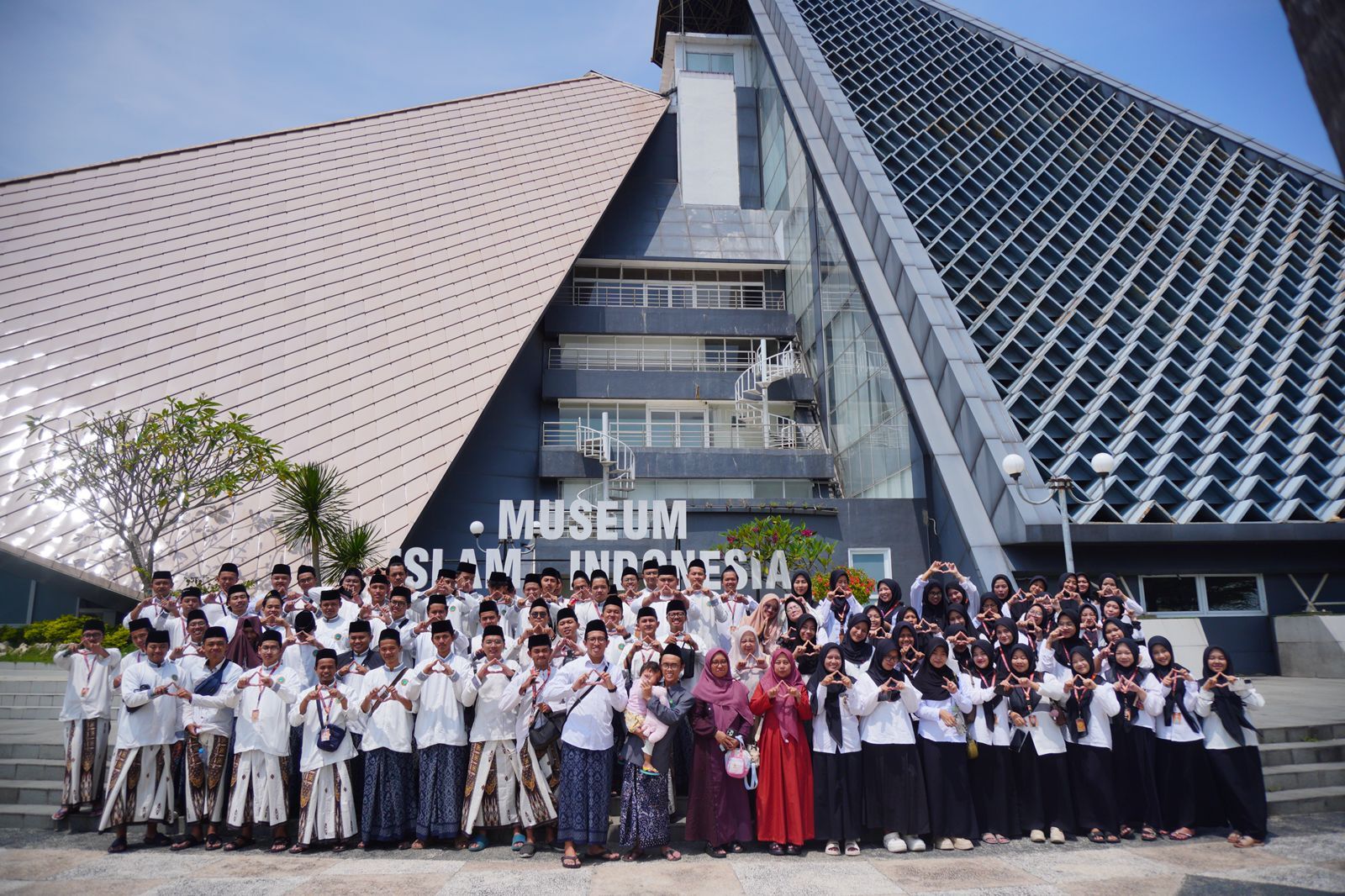 Keberangkatan Rihlah Ilmiah 2026 Dan Kunjungan Silatirahmi Alumni