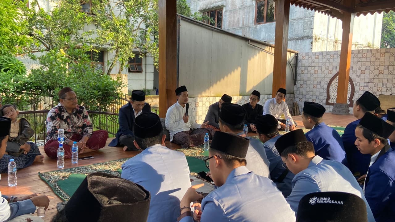 Santri Pesma Al-Hikam Malang Ziarah ke Maqbarah K.H. A. Hasyim Muzadi