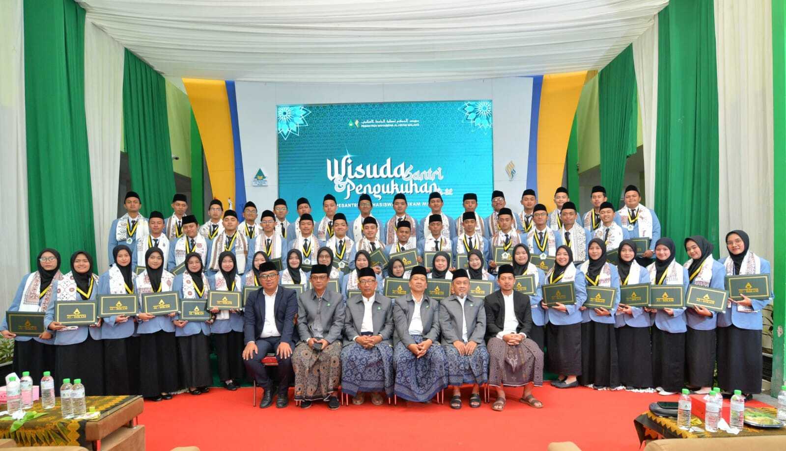 Puncak Perhelatan Akbar, Pesma Al-Hikam Malang Sukses Gelar Wisuda dan Pengukuhan Santri Baru 2026 